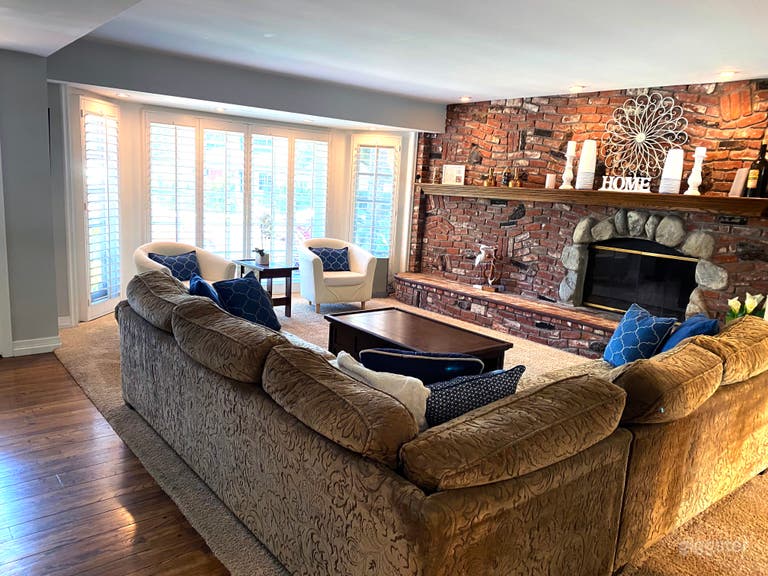  Traditional American Home in Chatsworth 