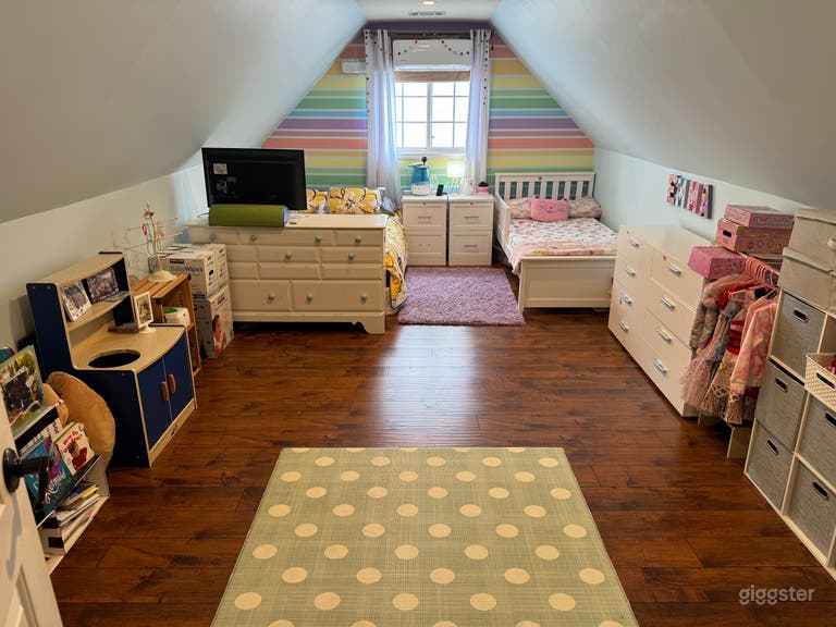  Traditional American Home in Chatsworth 