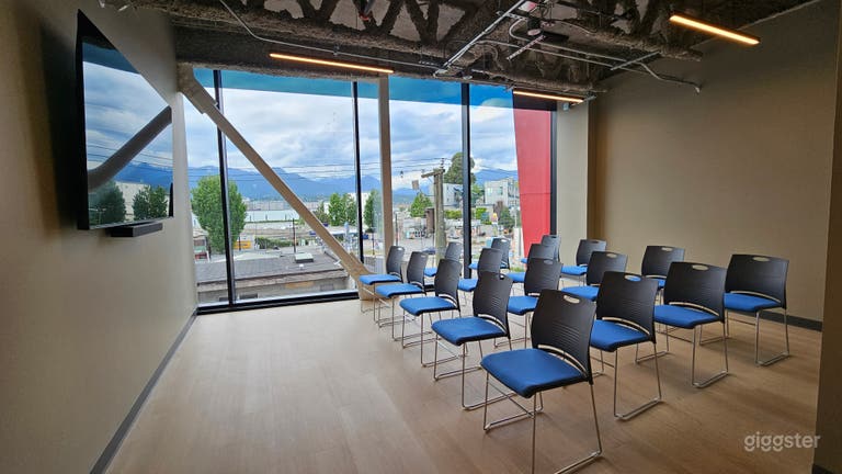  Salón de Eventos | 475 pies cuadrados | Sala de Talleres Multiuso 