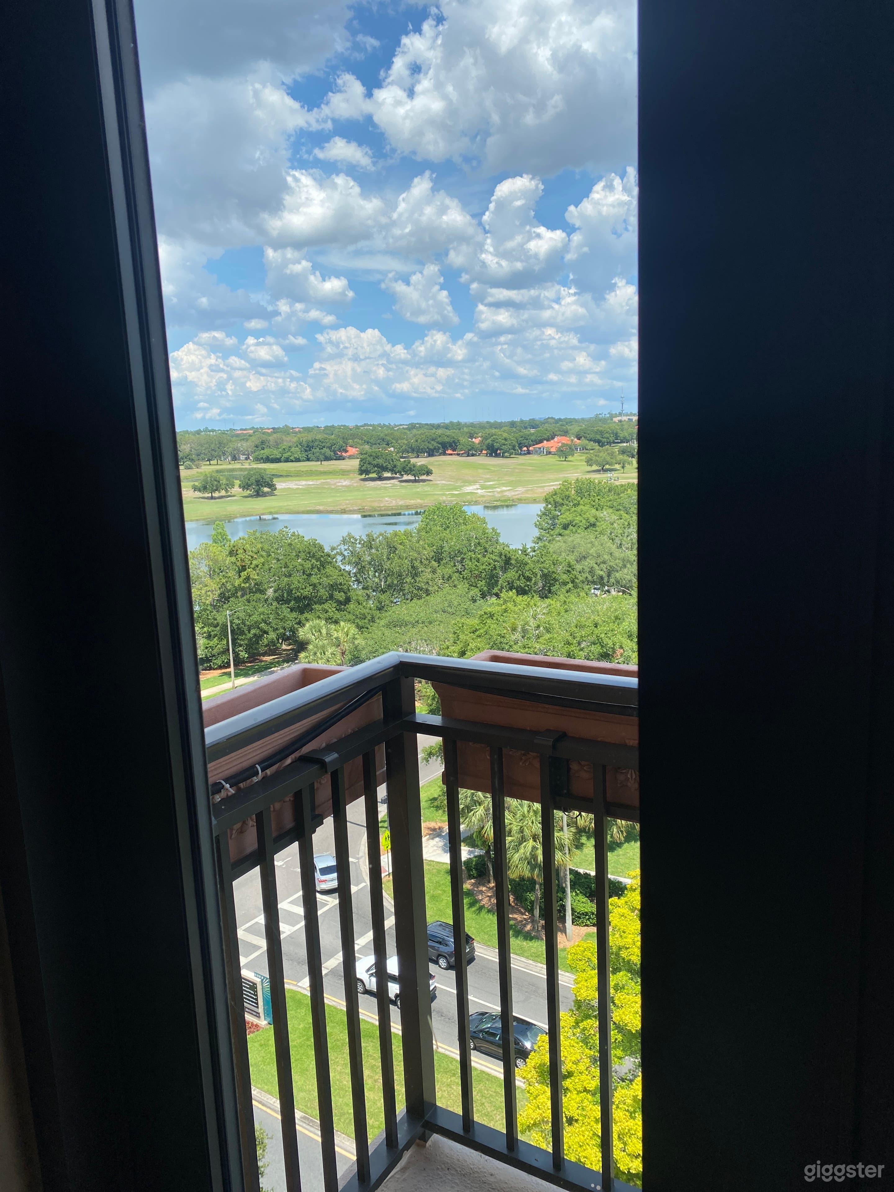 Luxury Modern Living  Photo 2