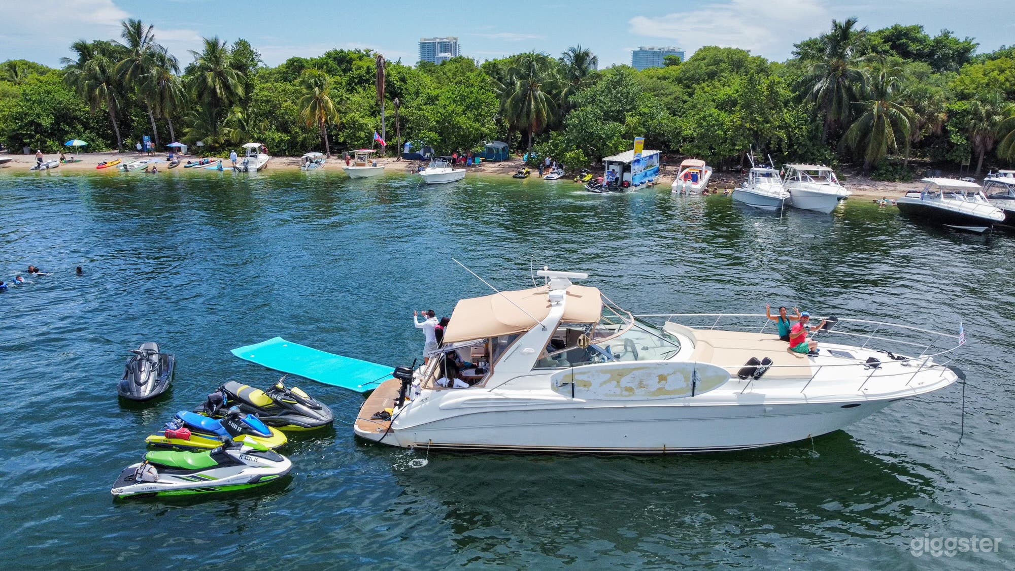 Beautiful 45’ Yacht Photo 1