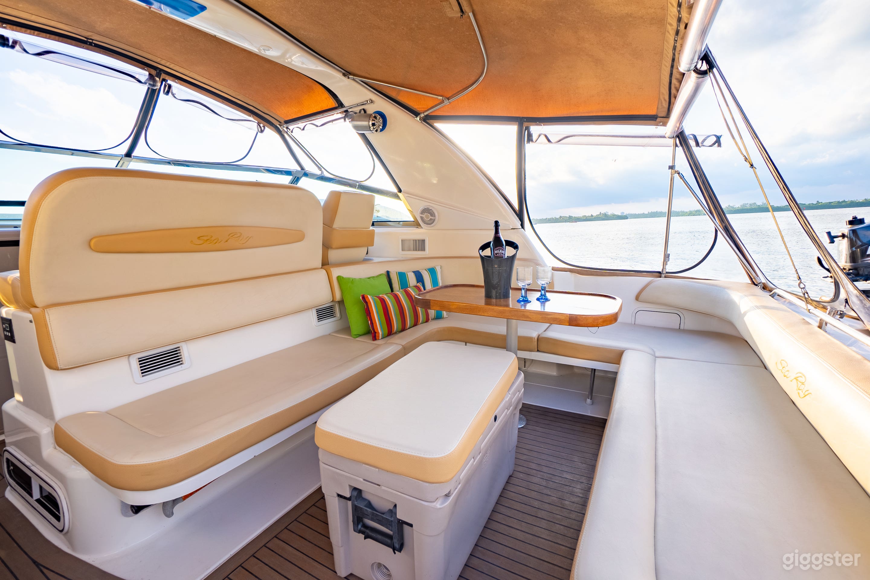 Beautiful 45’ Yacht Photo 4