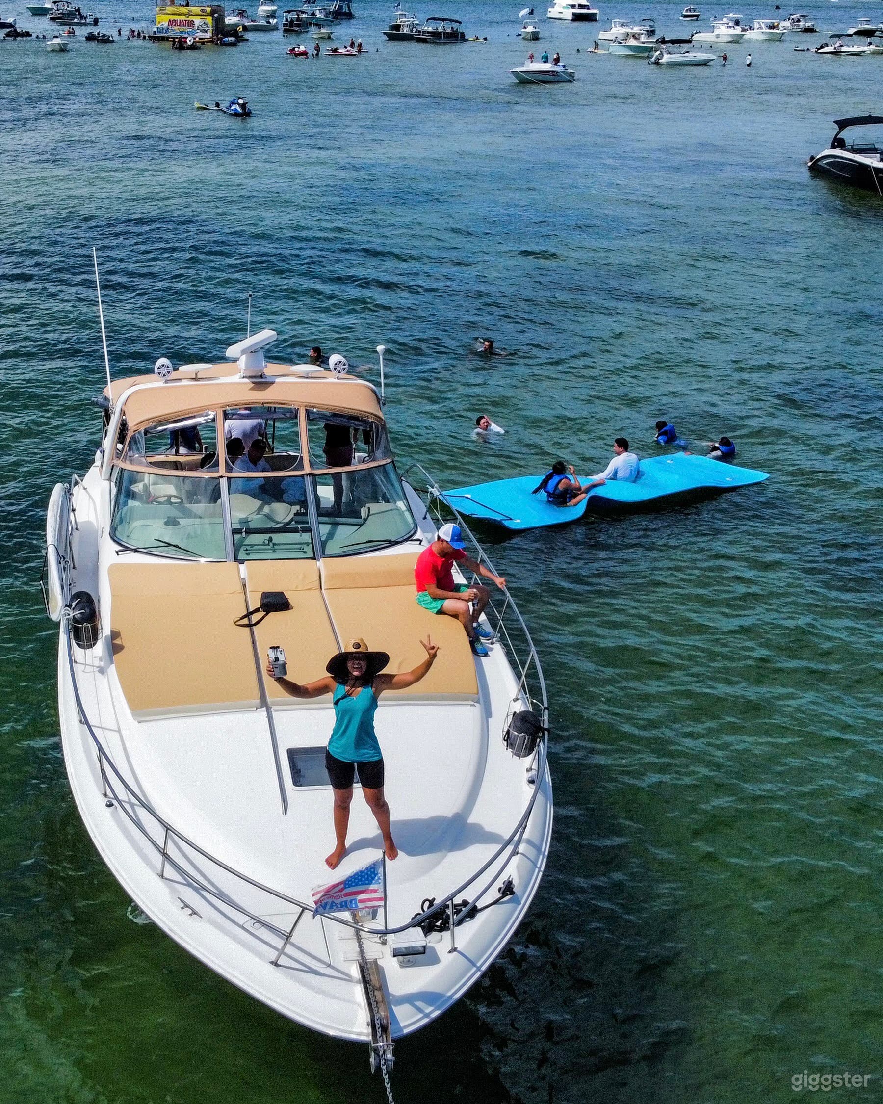 Beautiful 45’ Yacht Photo 2