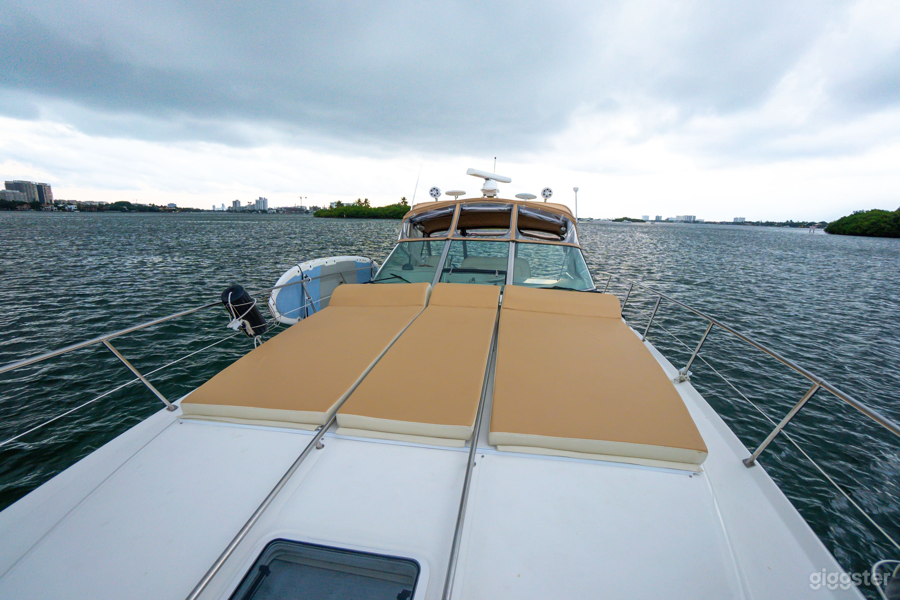 Beautiful 45’ Yacht Photo 3