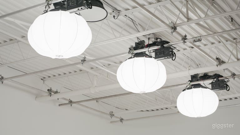  Estudio de video y foto ciclorama de 3600 pies cuadrados en East Toronto 