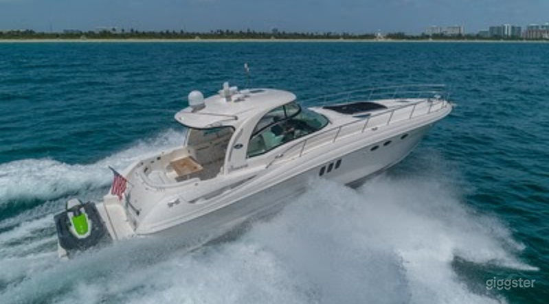 Top of the Line 55' SEA RAY SUNDANCER  Party Yacht Space Events Photo 4