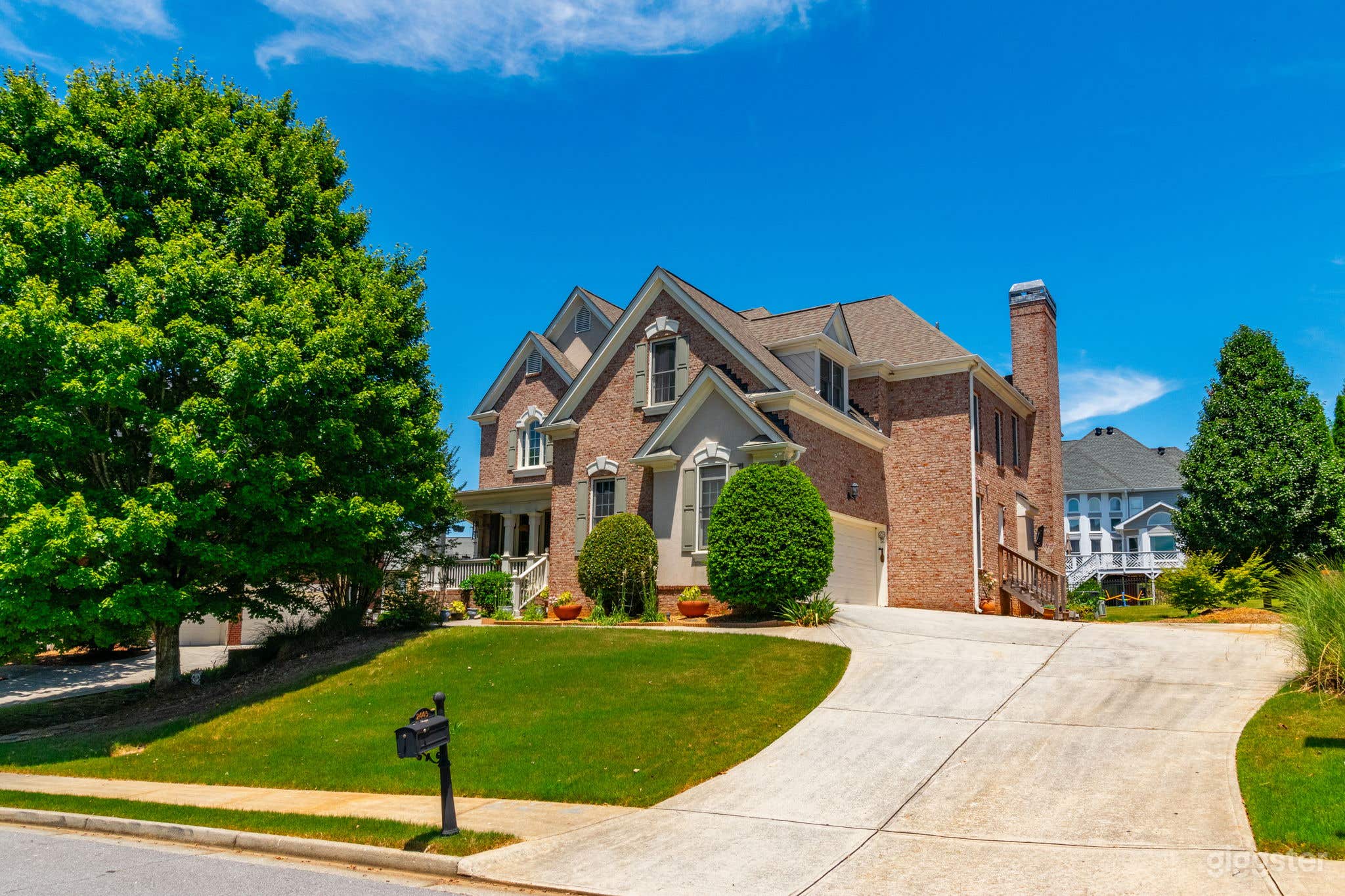 Traditional American Home In Atlanta's Suburbs Photo 1