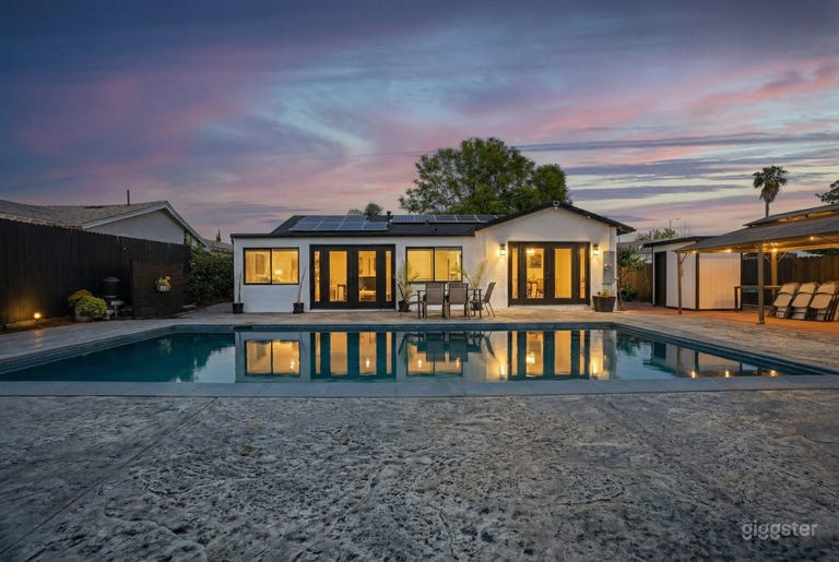  Sleek Contemporary Pool House with Bold Interior Design 