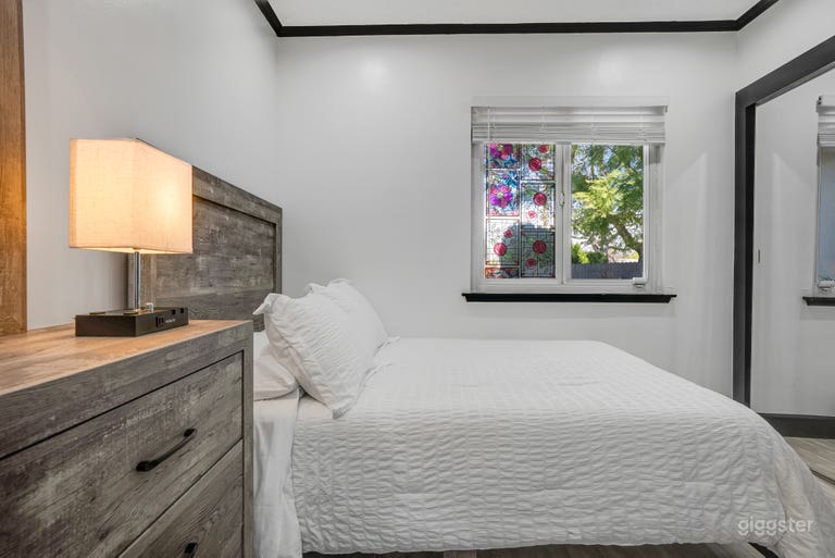  Sleek Contemporary Pool House with Bold Interior Design 