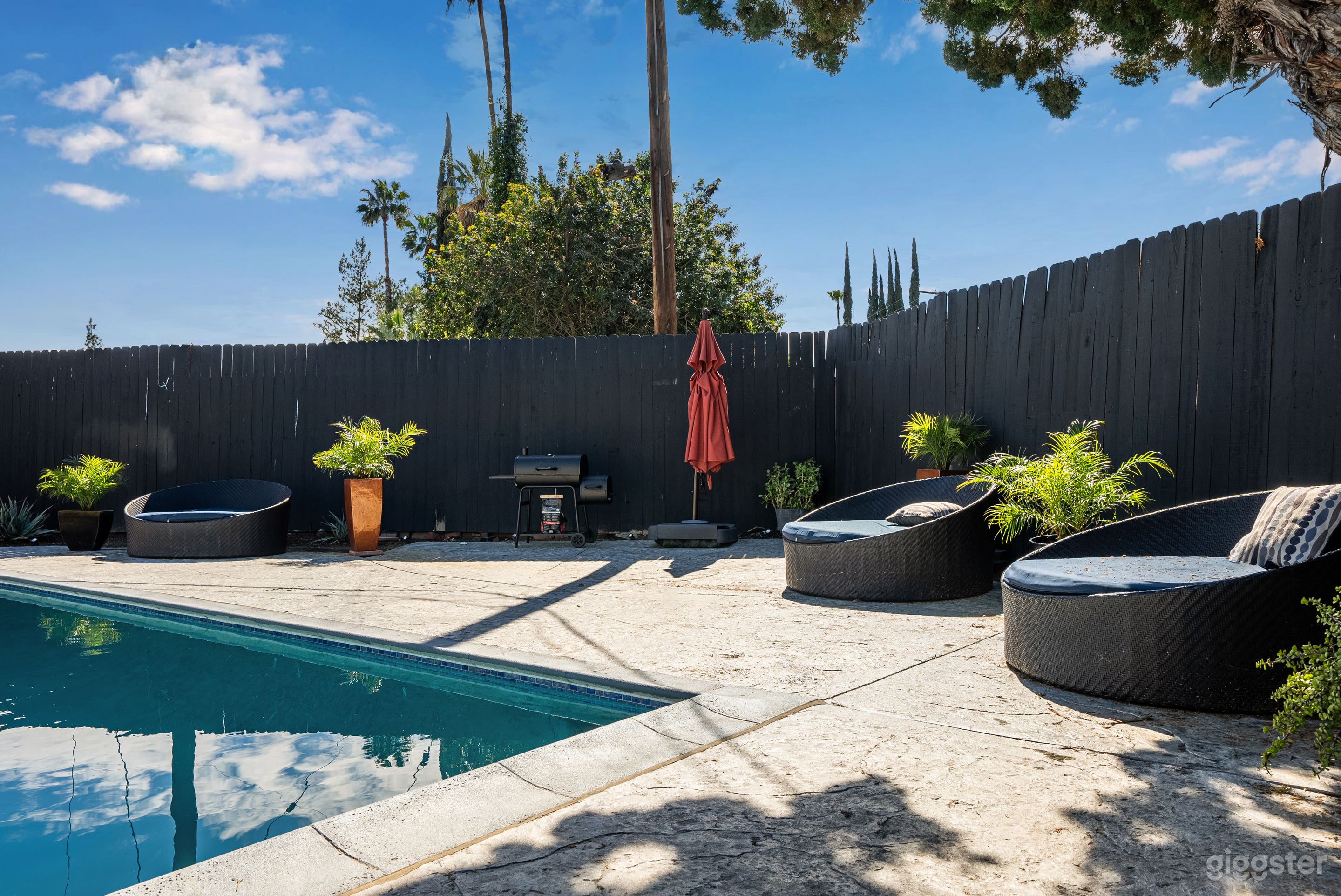 Sleek Contemporary Pool House with Bold Interior Design Photo 3