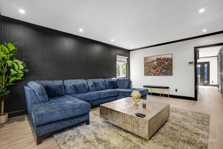  Sleek Contemporary Pool House with Bold Interior Design 