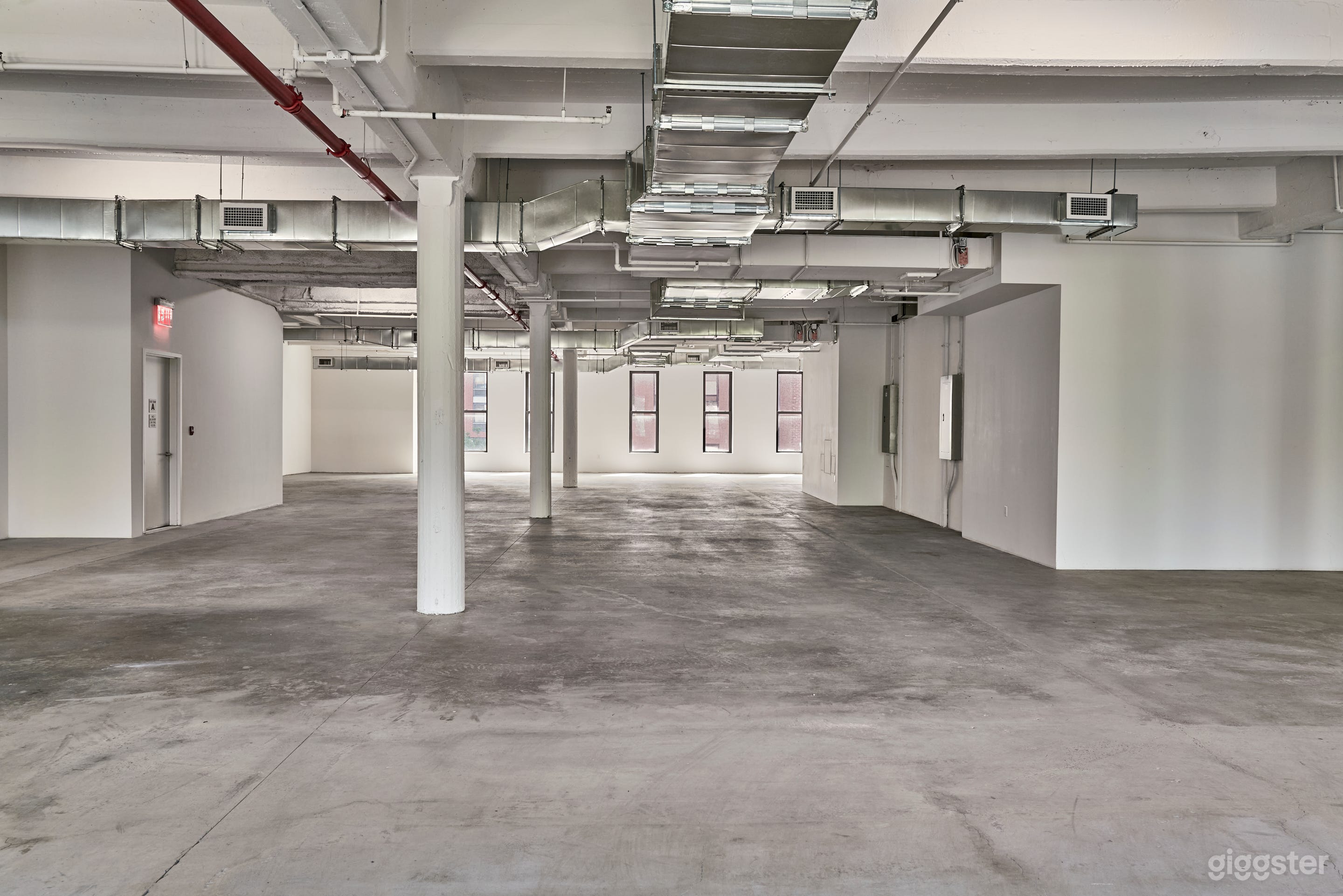 Studio A_02: Light-Filled Photo &amp; Film Space Photo 4