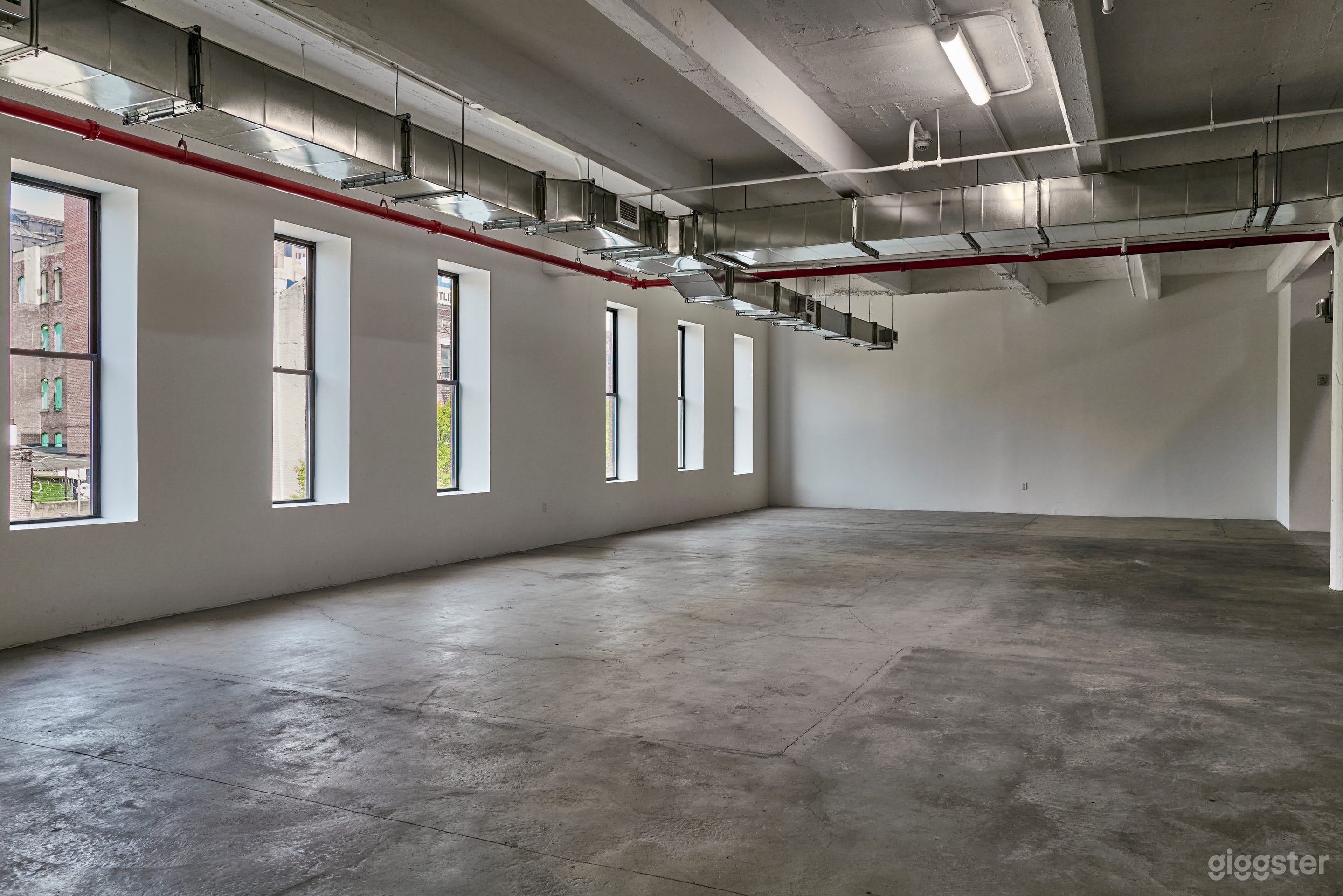 Studio A_02: Light-Filled Photo &amp; Film Space Photo 2