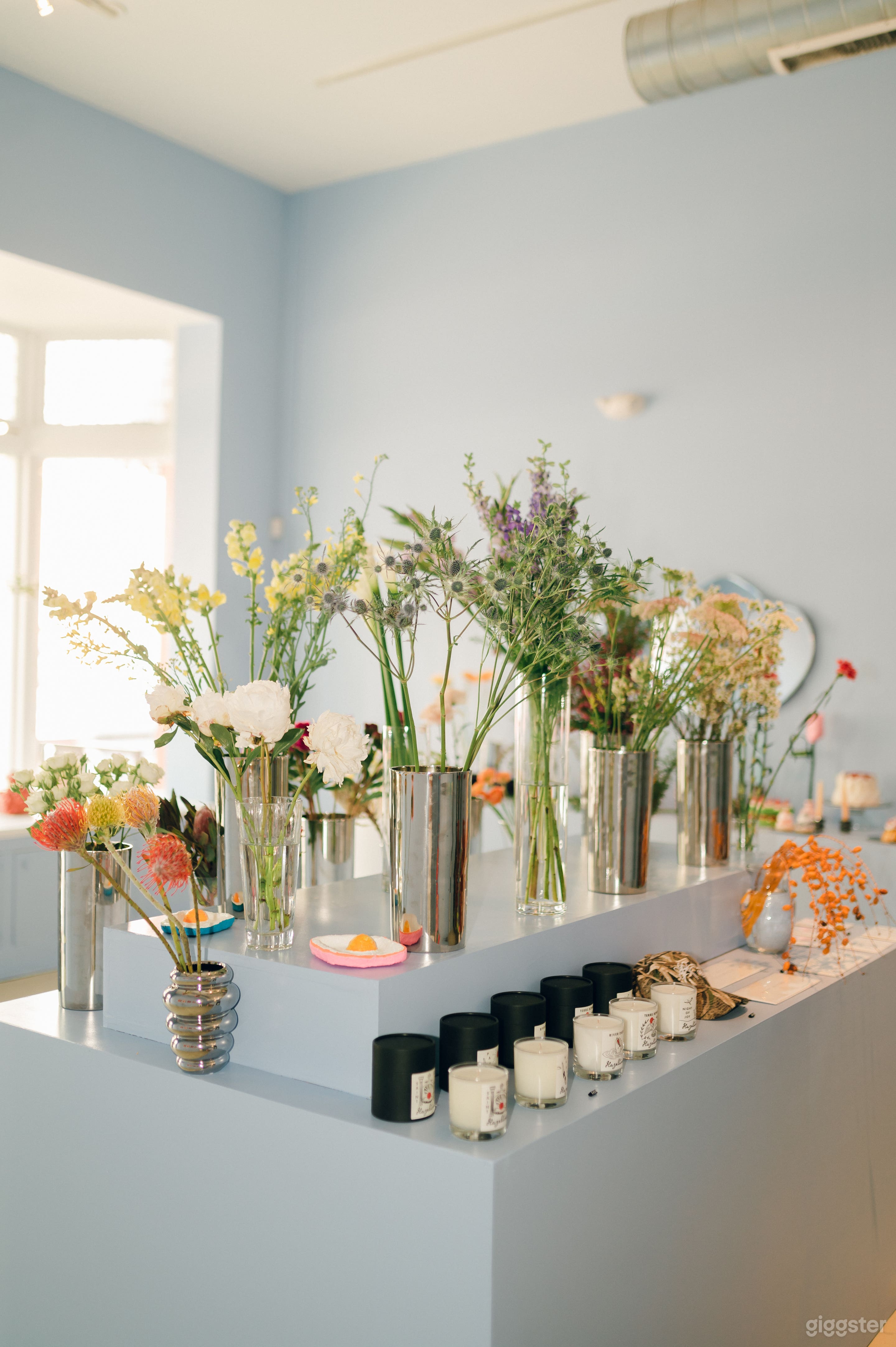 CONTEMPORARY SHOP SPACE FOR YOUR COCKTAIL HOUR Photo 1