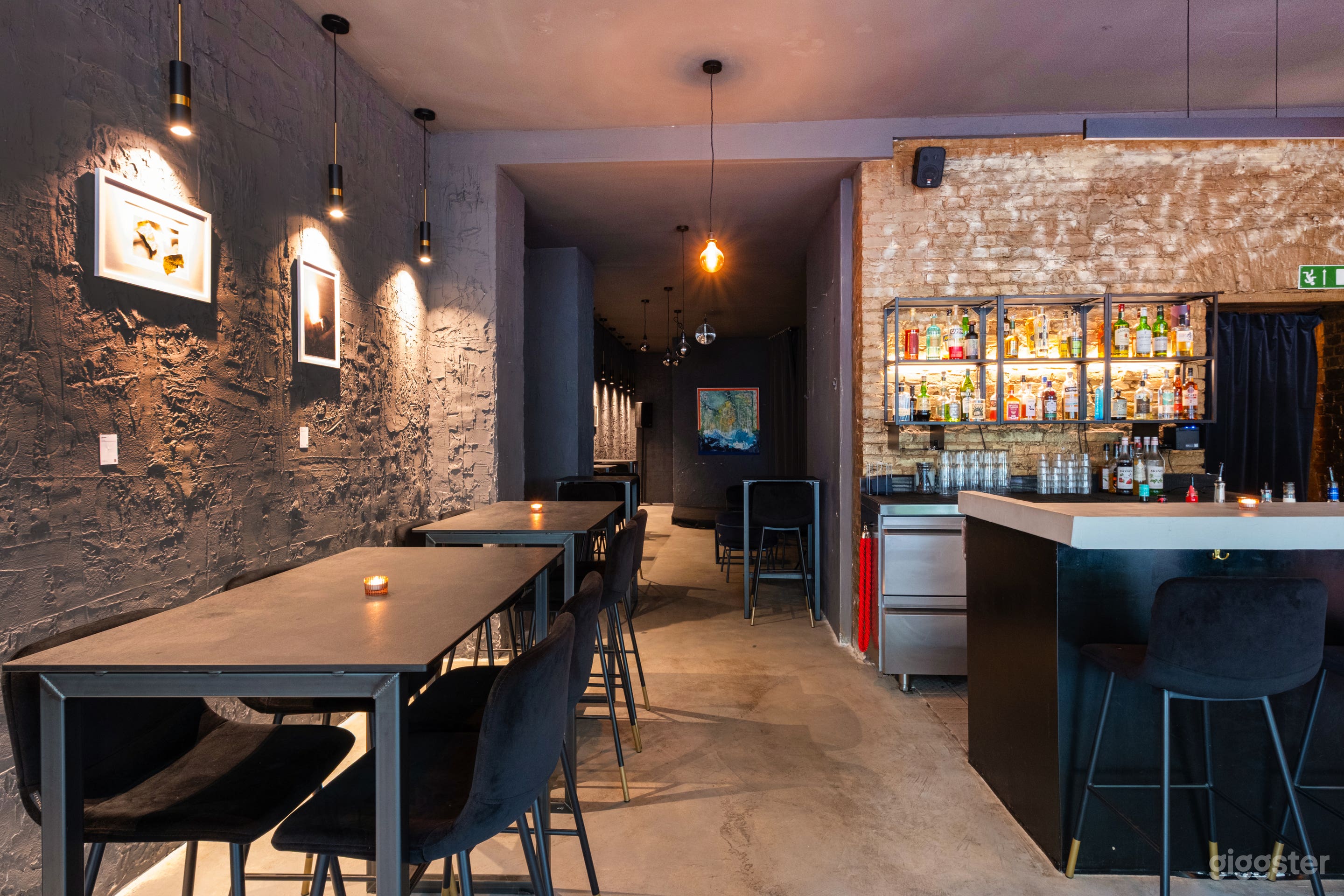 Intime Cocktailbar mit industriellem Stil Foto 3