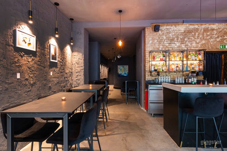  Intime Cocktailbar mit industriellem Stil 
