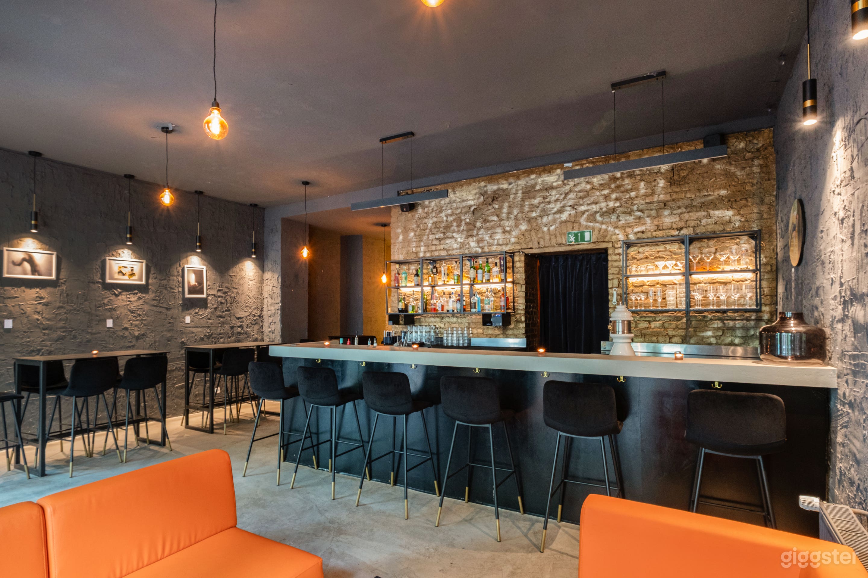 Intime Cocktailbar mit industriellem Stil Foto 2