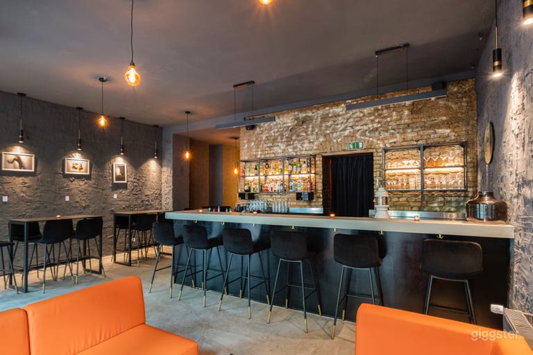 Intime Cocktailbar mit industriellem Stil 