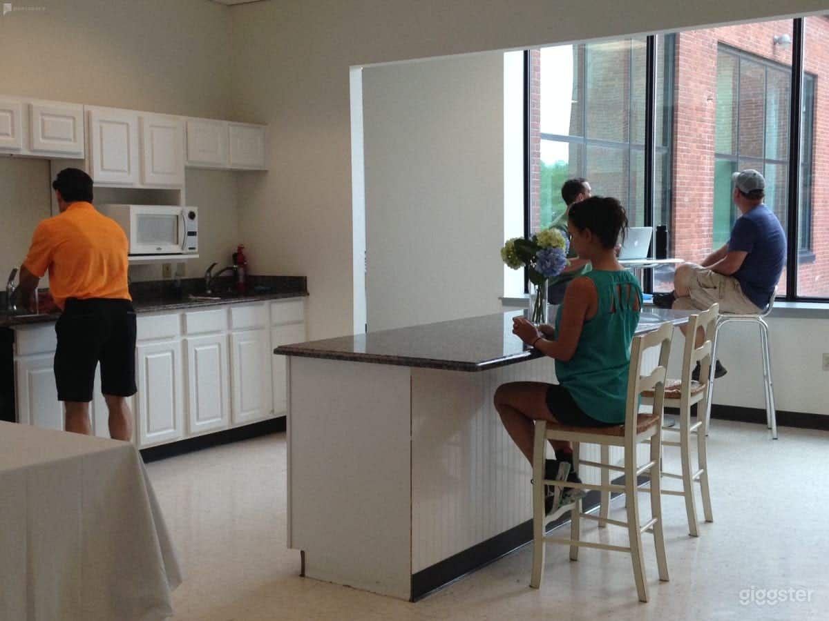 Spacious, equipped meeting room with loads of natural light in Walpole Photo 2