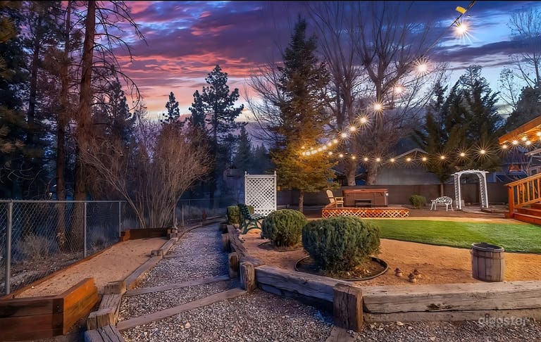  Charming Cottage Backyard Oasis 