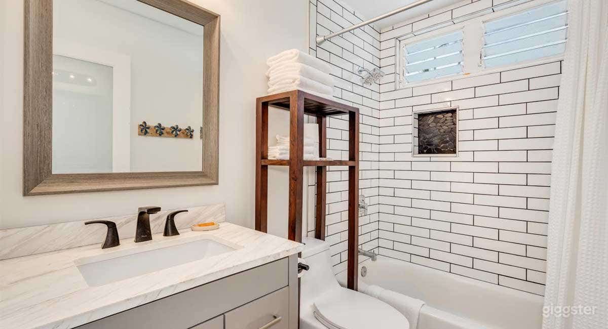 A Refreshing Beachside Bungalow in Haleiwa Photo 3