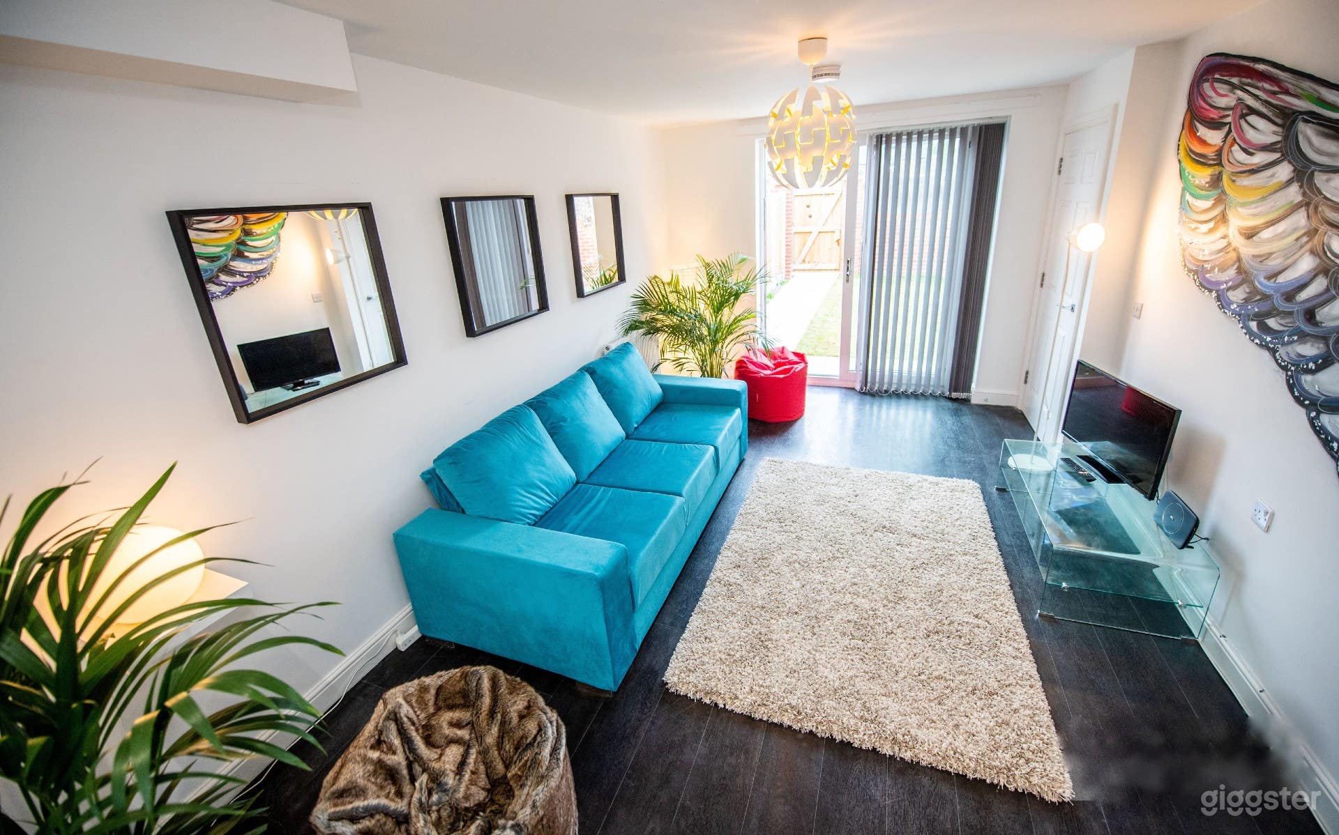 Clean Open Modern Living Space in Liverpool Photo 3