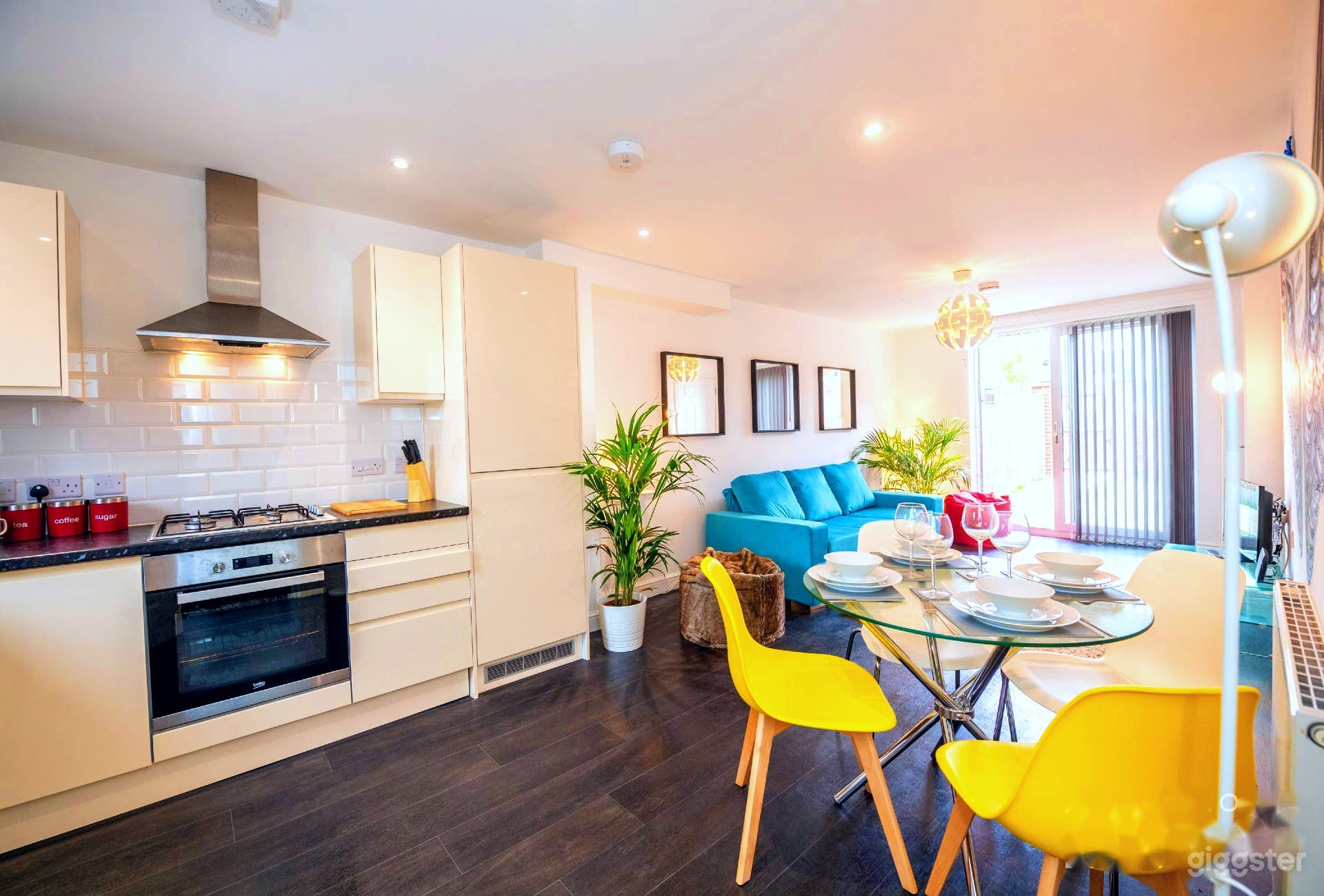 Clean Open Modern Living Space in Liverpool Photo 2