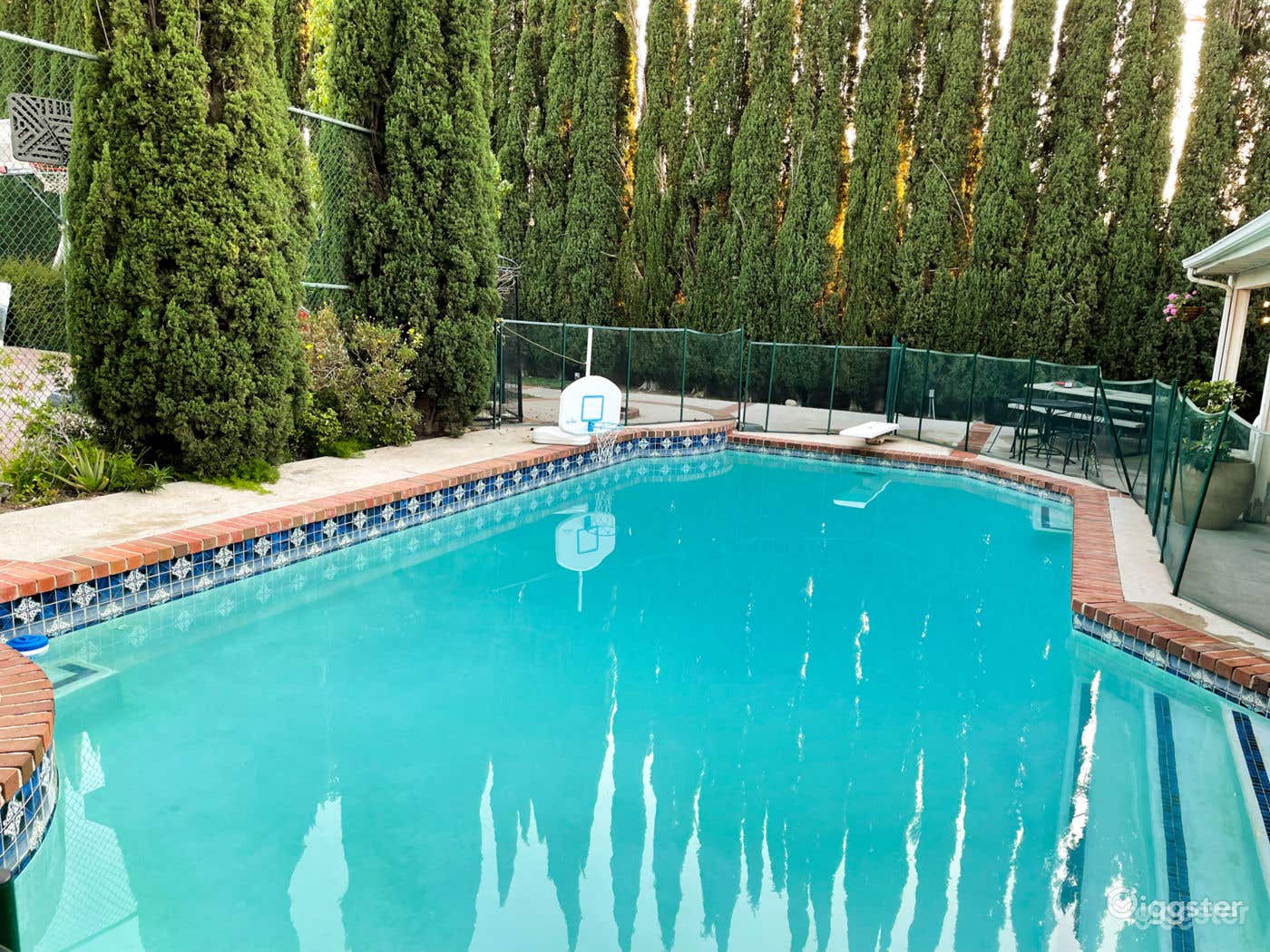 Charming Ranch Style Home Pool Rental Photo 2