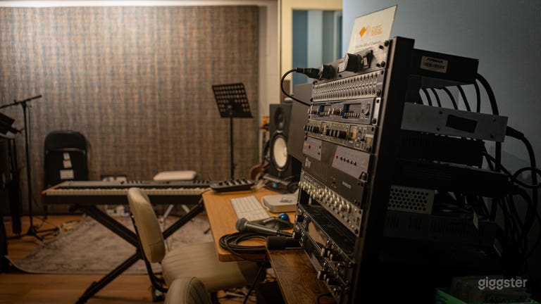  Salle d'enregistrement avec cabine vocale par The Recording C 