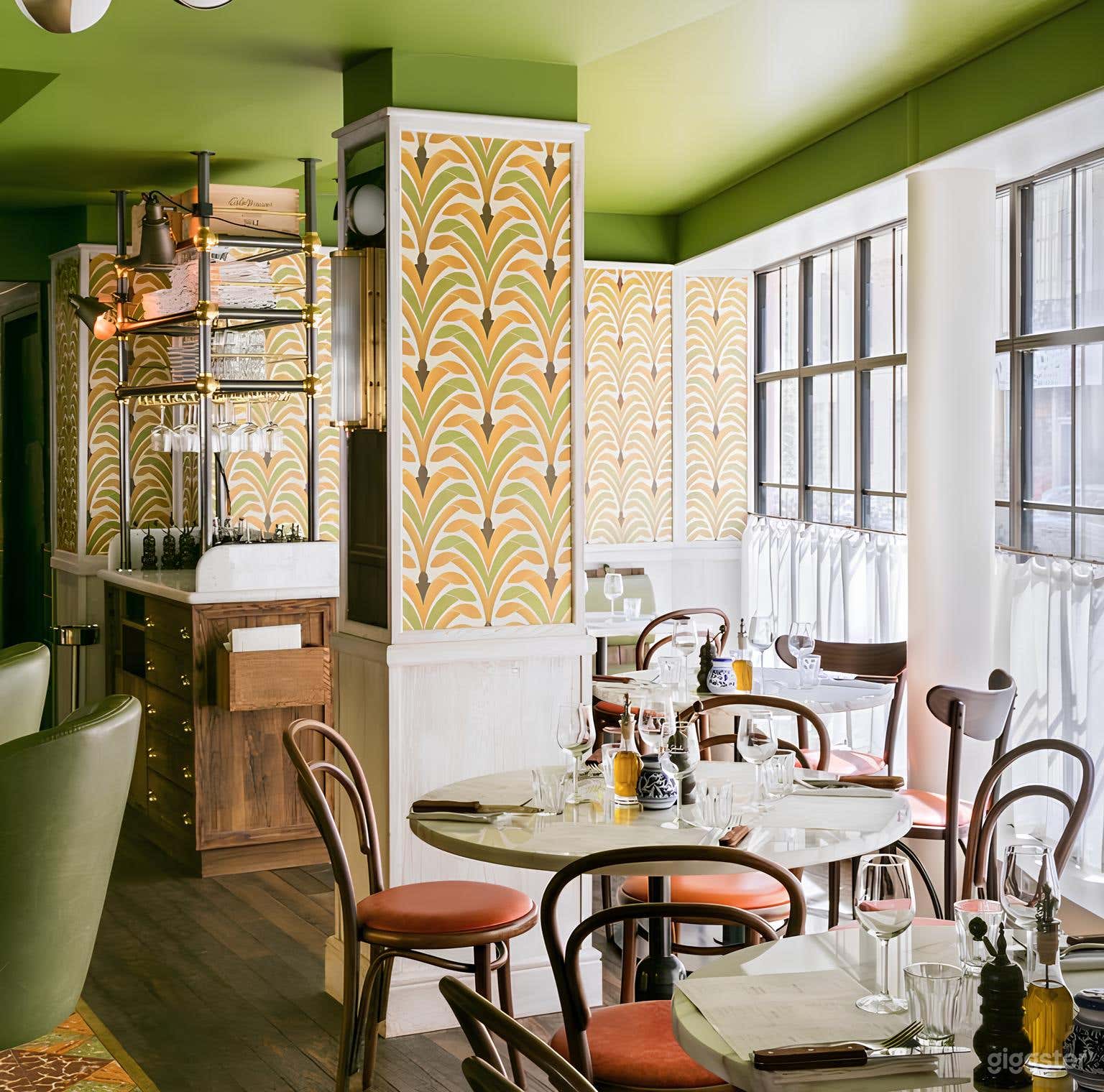 Photo de Trattoria rose d'inspiration florentine baignée de lumière naturelle 4