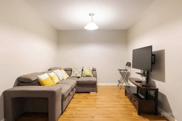  Luxury modern house with pool and hot tub 