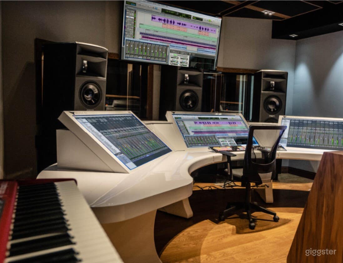 The Raven Suite Photo 1