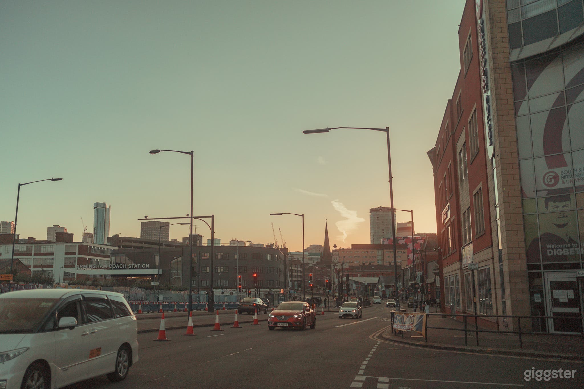 Spacious and Bright Social Club in Birmingham Photo 4