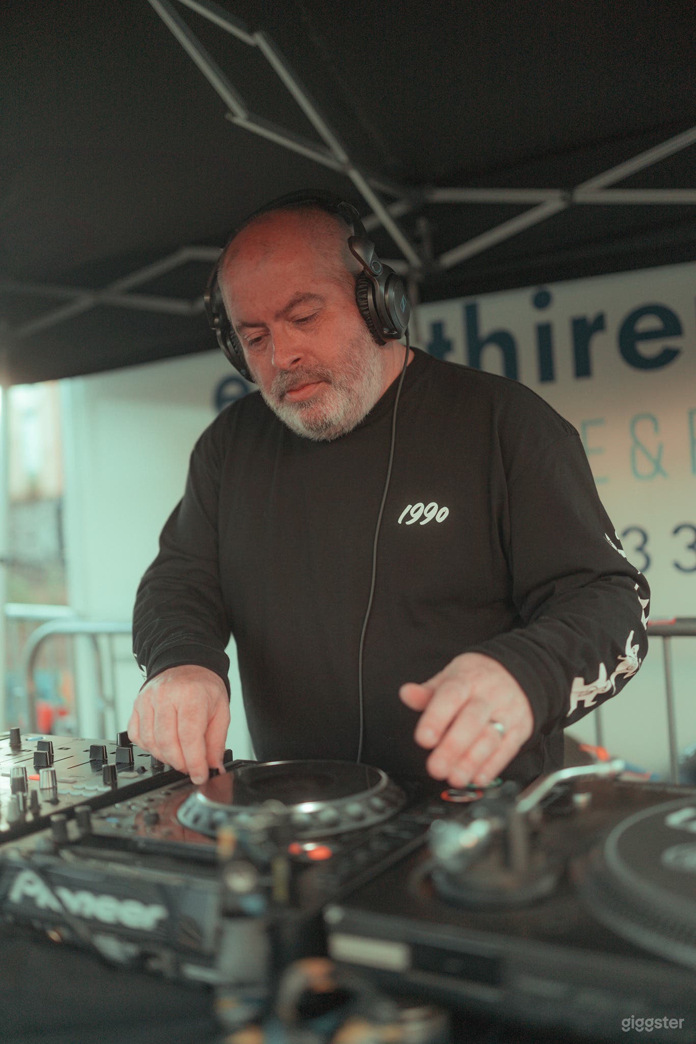 Spacious and Bright Social Club in Birmingham Photo 2