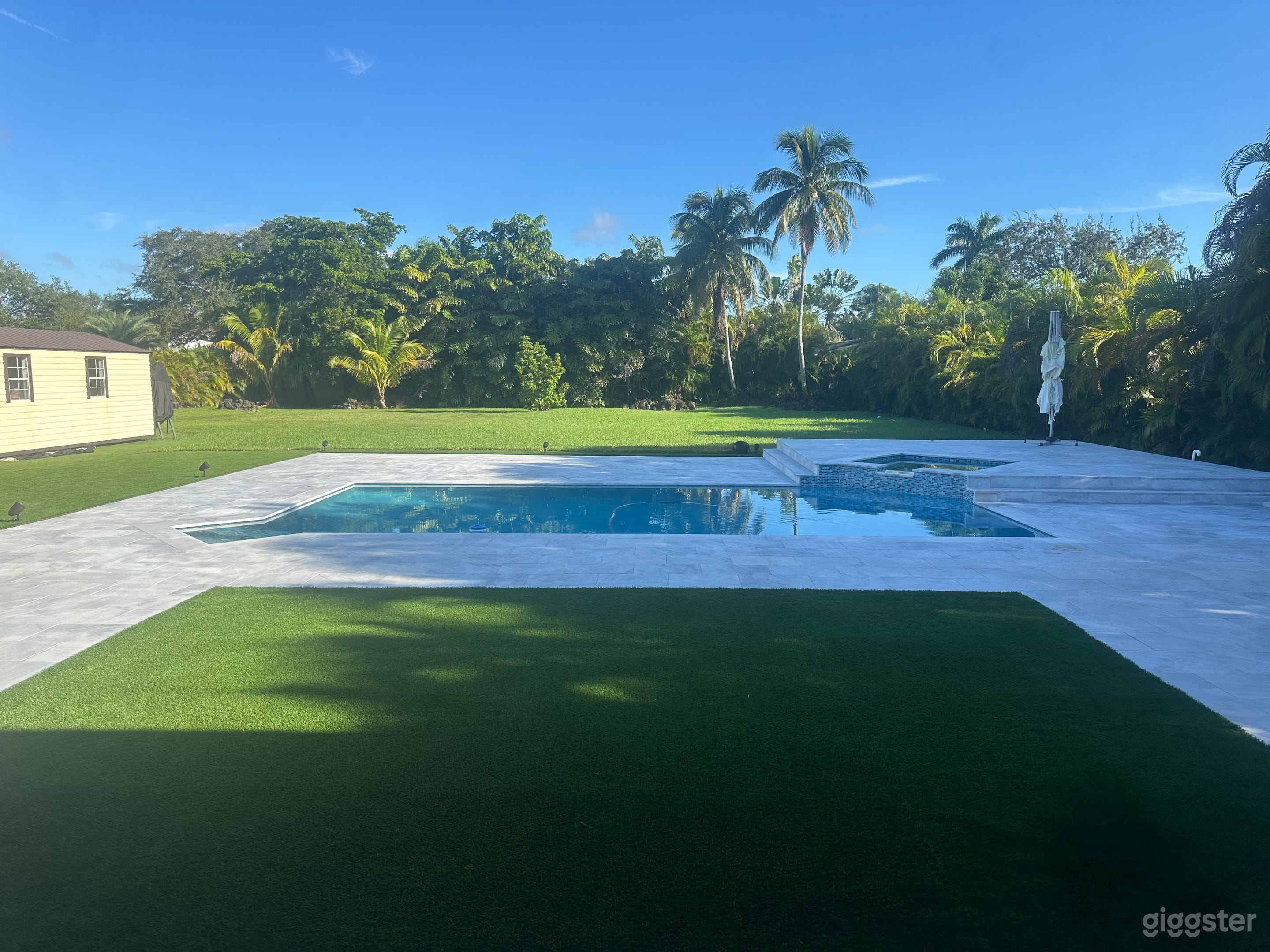 Large Grass area, NEW Pool, 5,000sqft Interior!! Photo 2