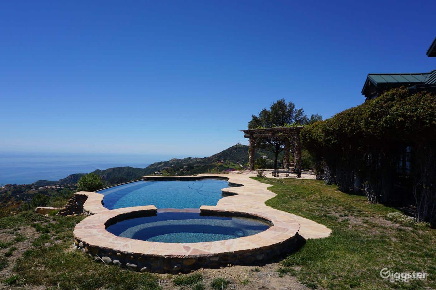 Stunning Pool on the Top of Santa Monica Mountains Photo 1