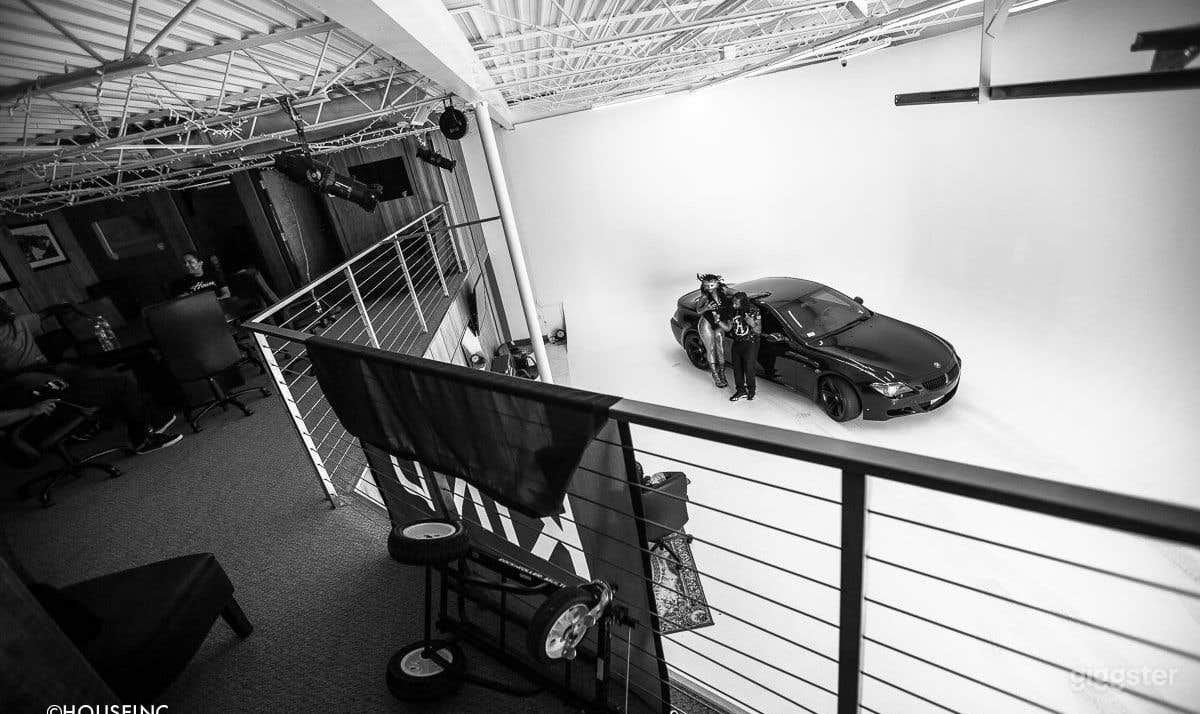 HUGE Cyc Wall with Photo Amenities  Photo 3