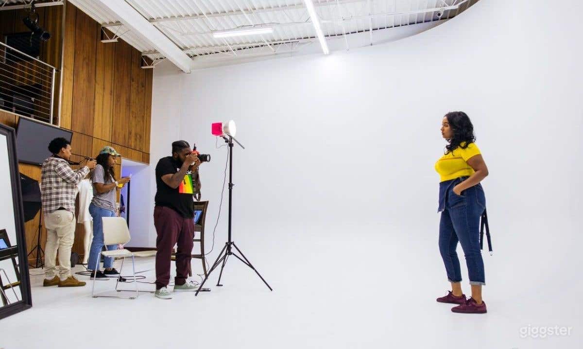 HUGE Cyc Wall with Photo Amenities  Photo 4