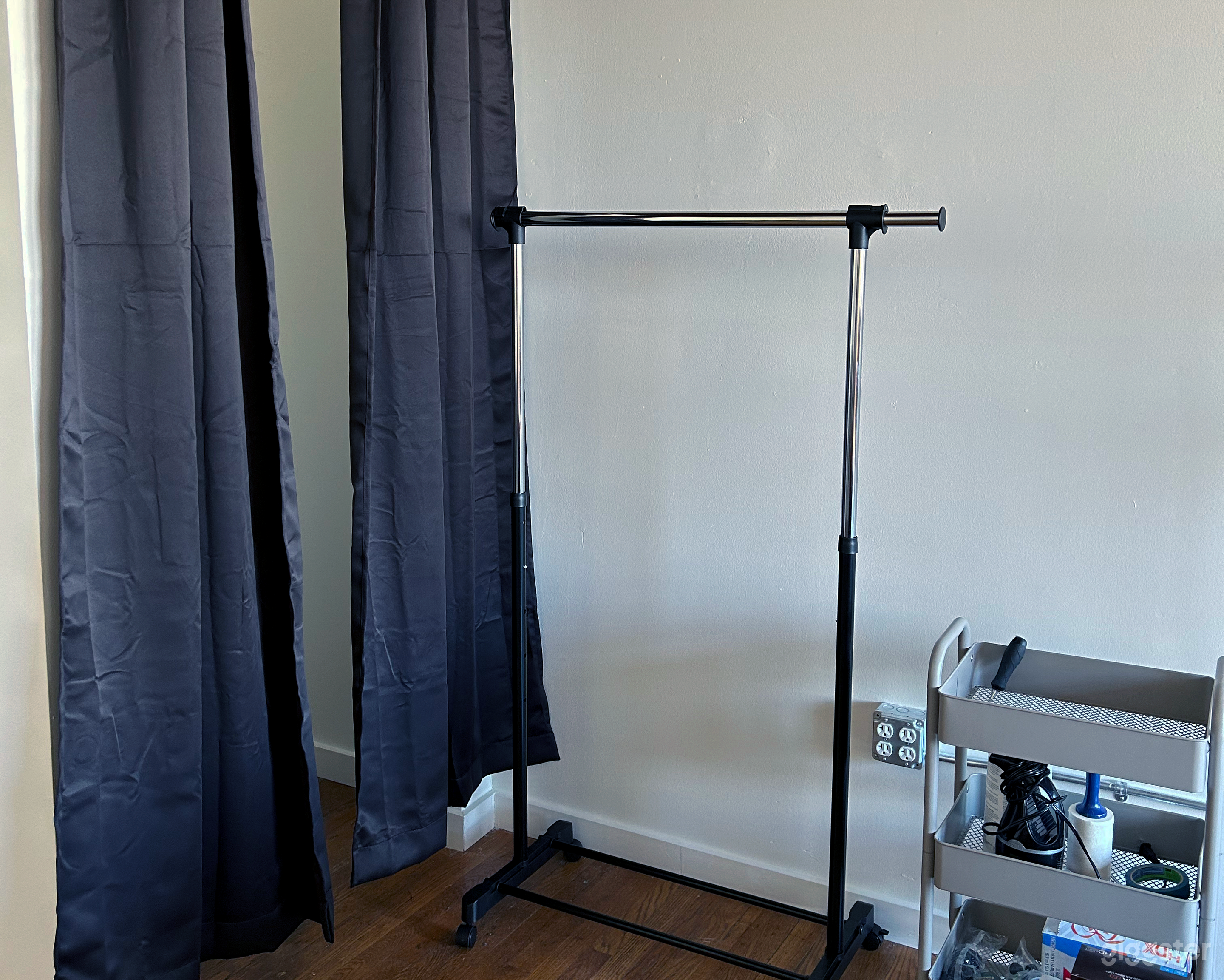 This is an exposed brick, naturally lit loft locat Photo 3