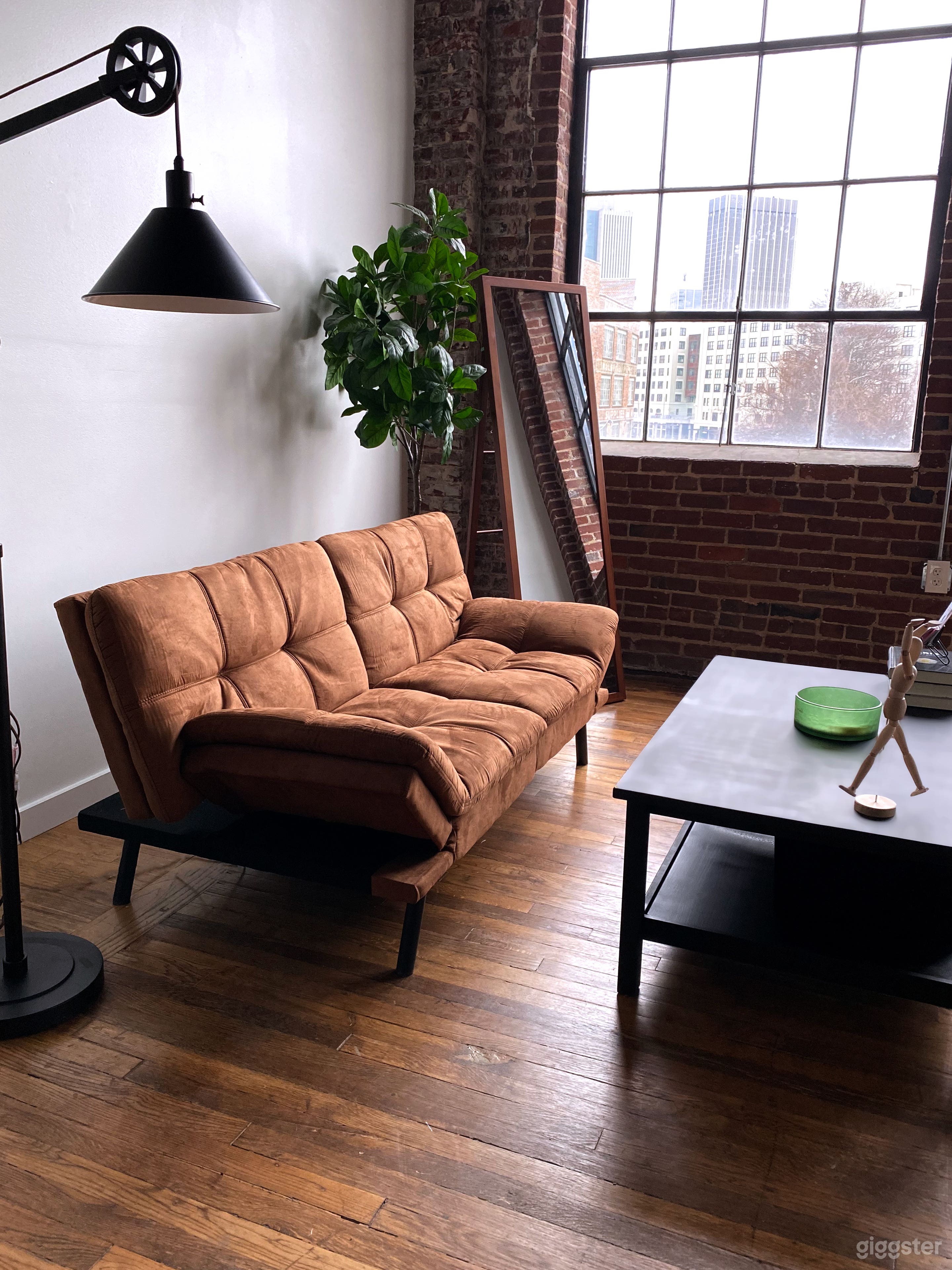 This is an exposed brick, naturally lit loft locat Photo 1