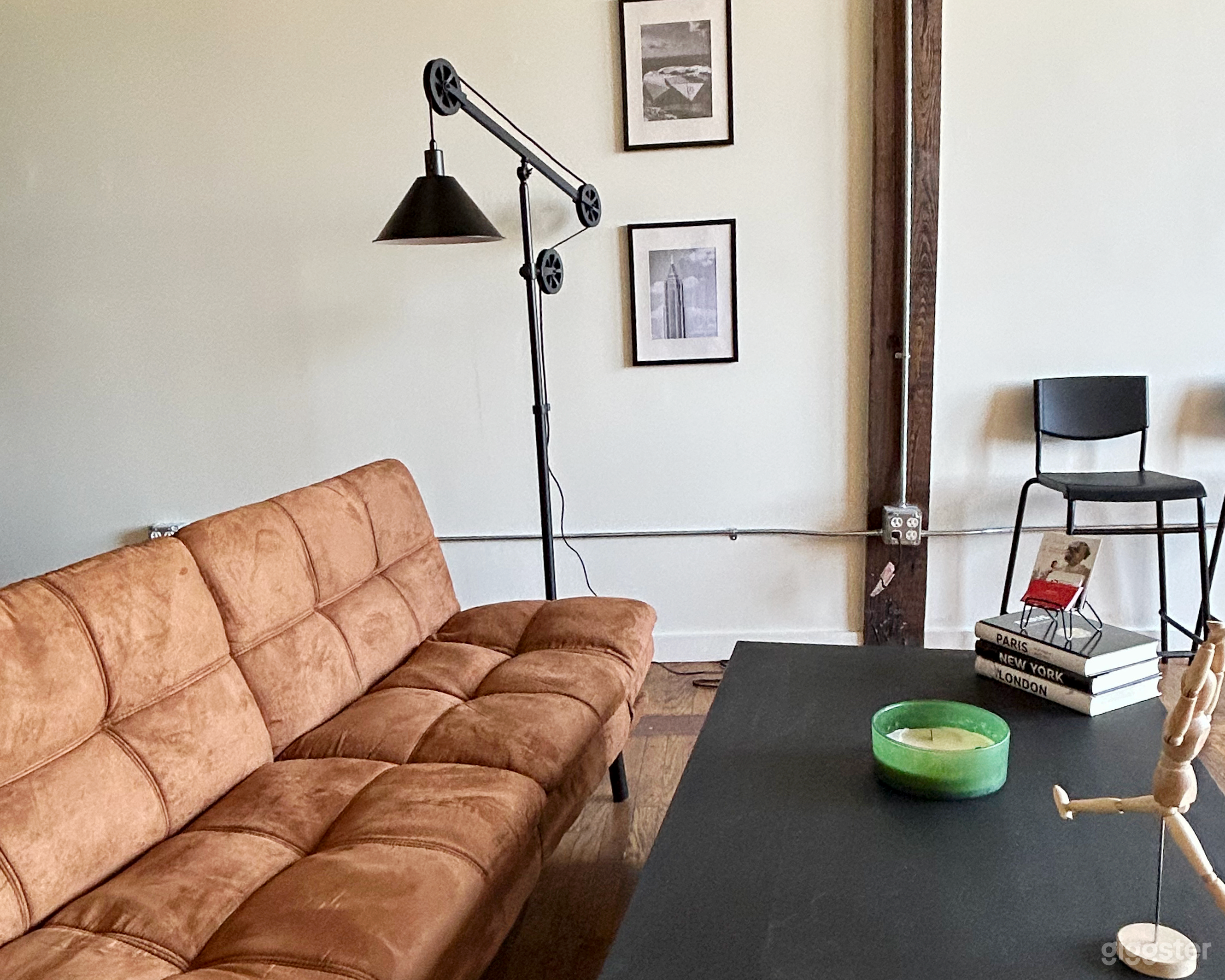 This is an exposed brick, naturally lit loft locat Photo 4