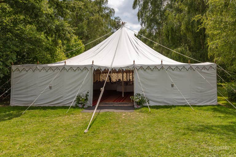  Enchanting Woodland Venue with Lakes & Treehouse 