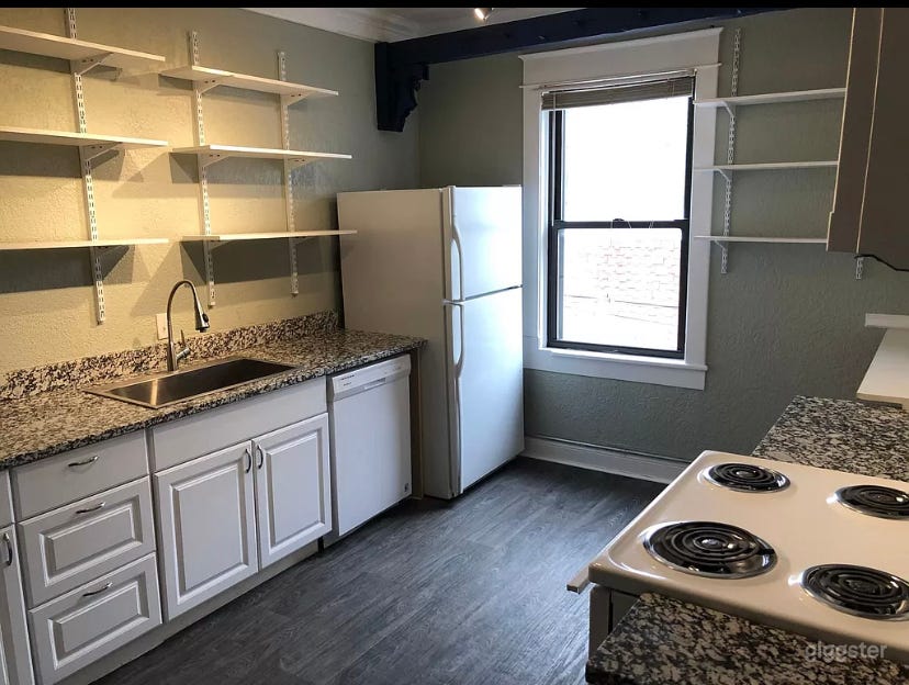 Convertible Studio Space near Plaza Photo 2