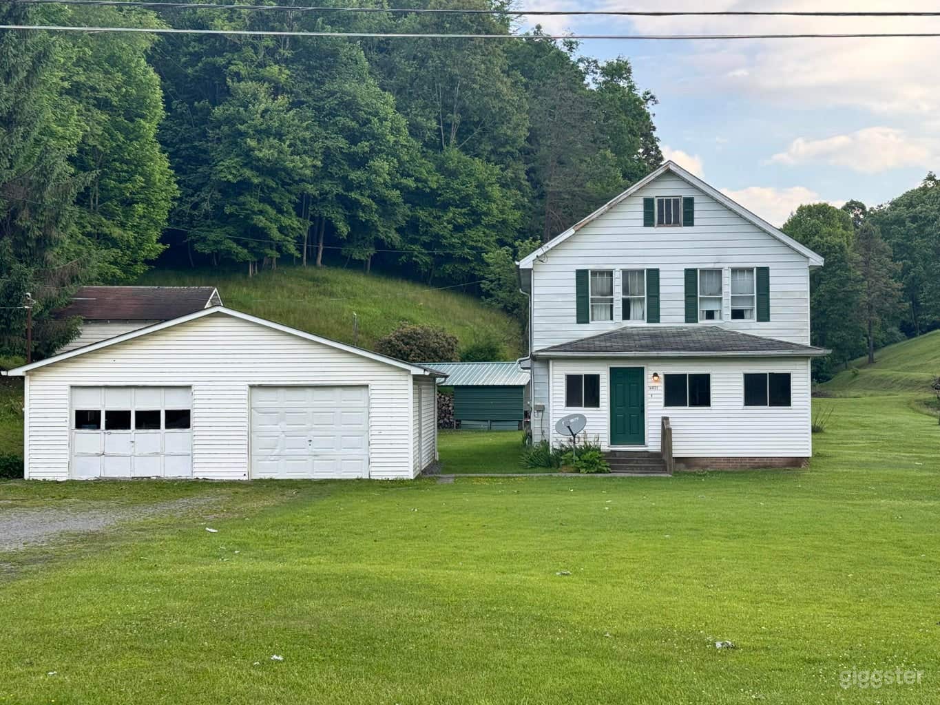 Almost Heaven Farm House &amp; Fields Photo 1