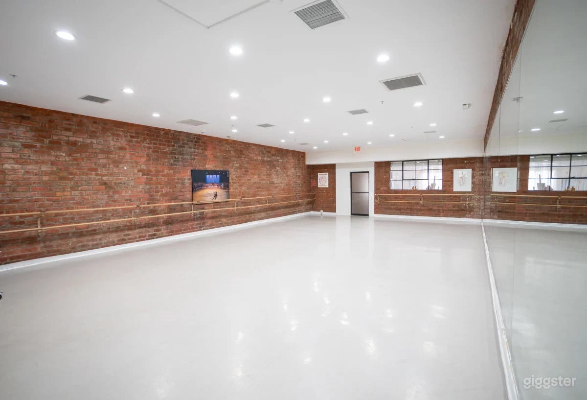 Cozy Dance Studio in Glendale with Backyard Photo 1