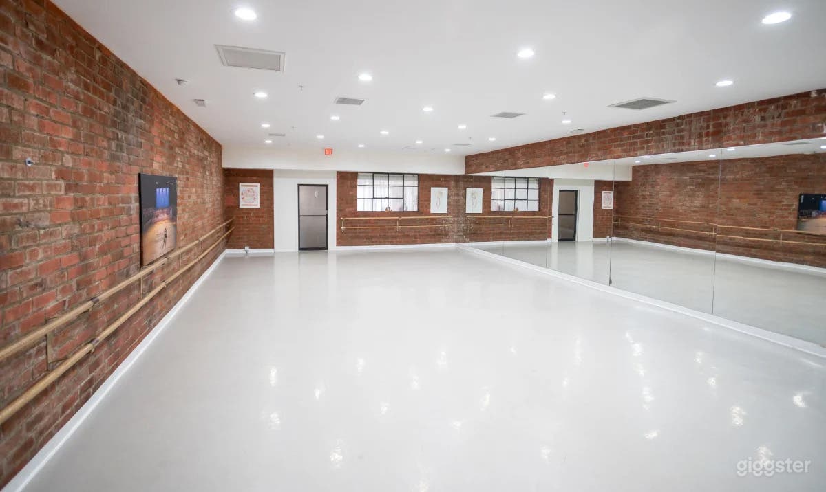 Cozy Dance Studio in Glendale with Backyard Photo 2