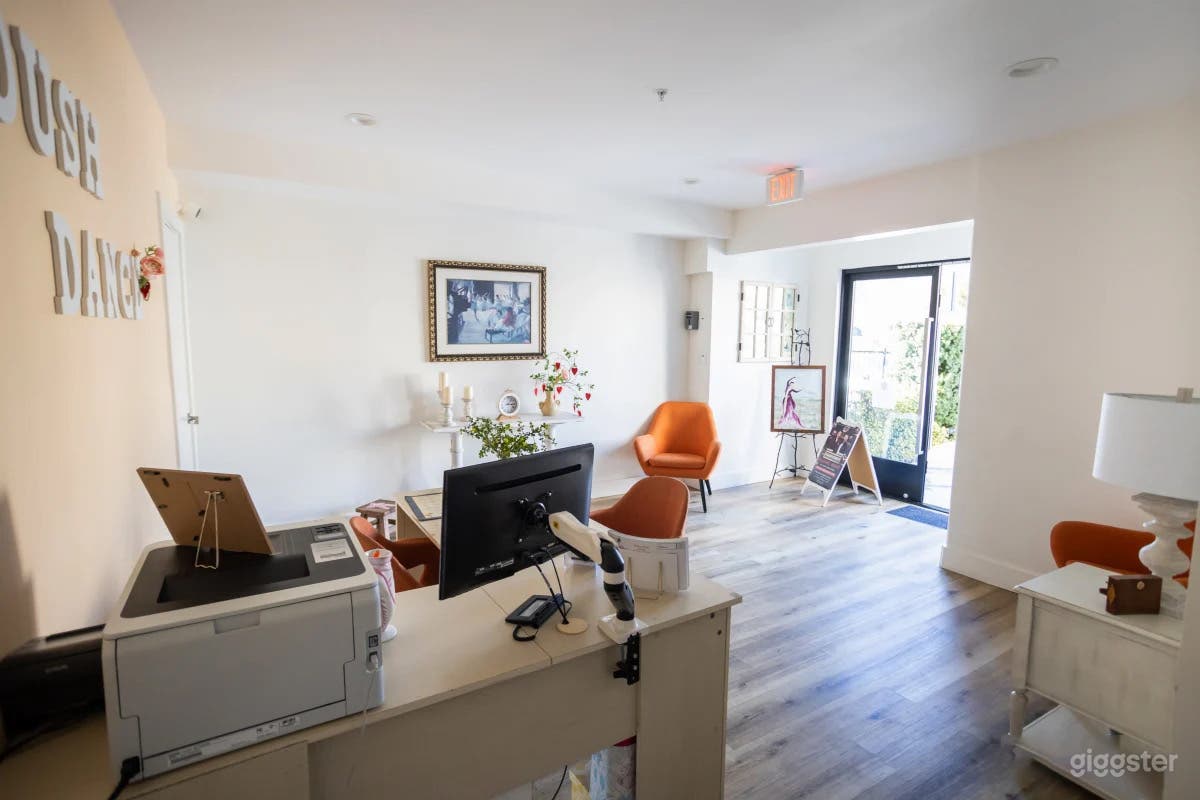Cozy Dance Studio in Glendale with Backyard Photo 4
