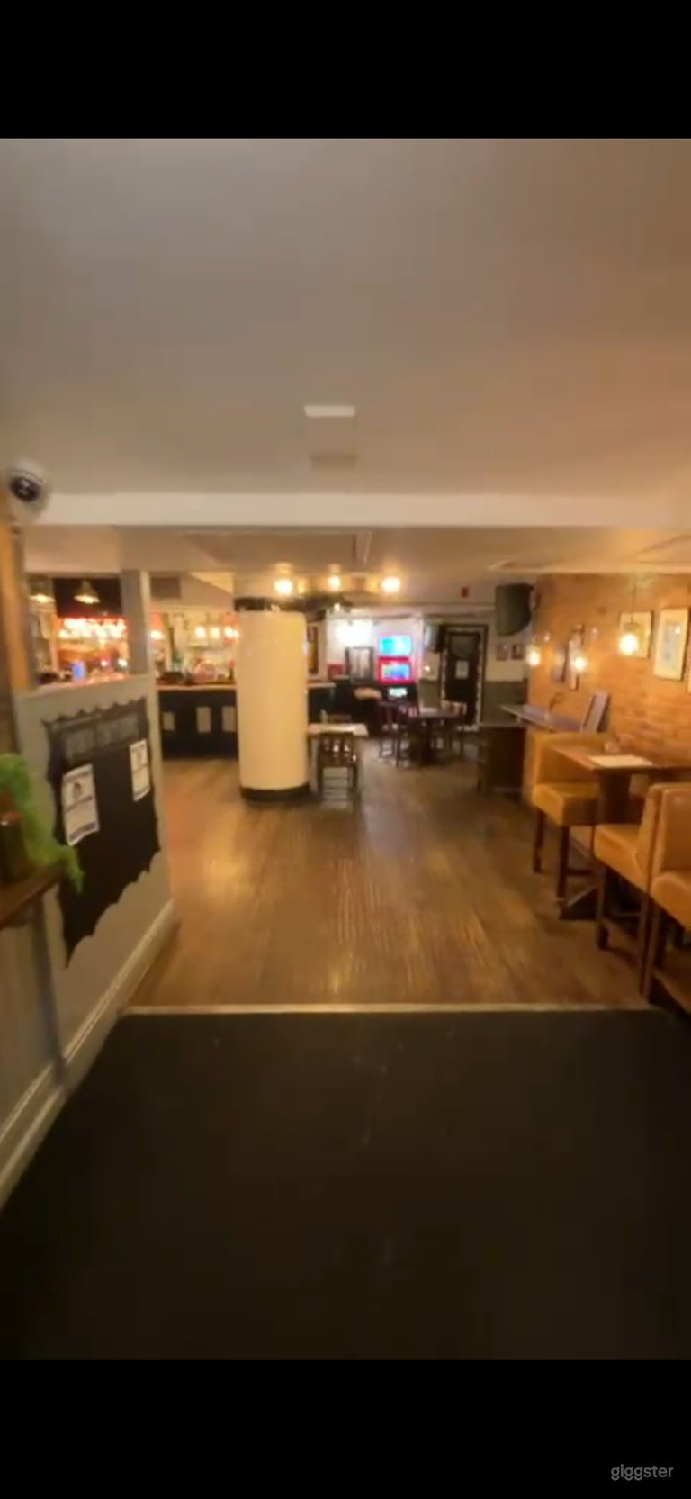  Large Central Bar Restaurant Upstairs 