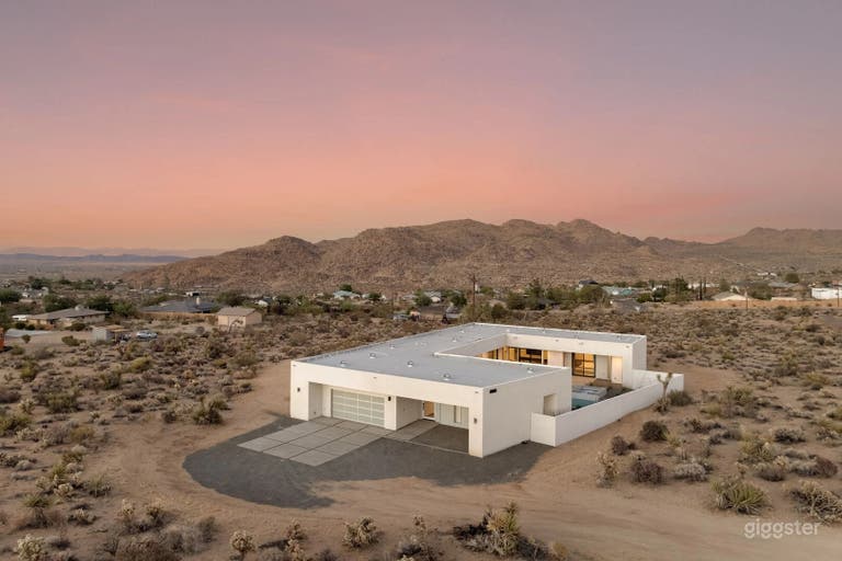  Desert Dawn | Iconic Design w/ Pool and Spa 