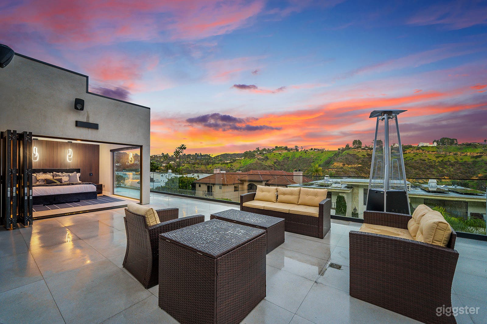 Luxurious Mount Olympus Estate w/ Rooftop Views Photo 1